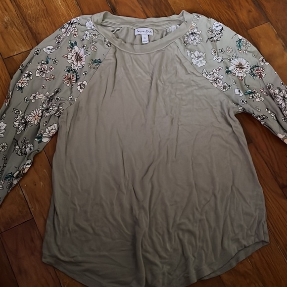 Love Fire, Sage Green/ Floral Top, XS - Picture 2 of 2